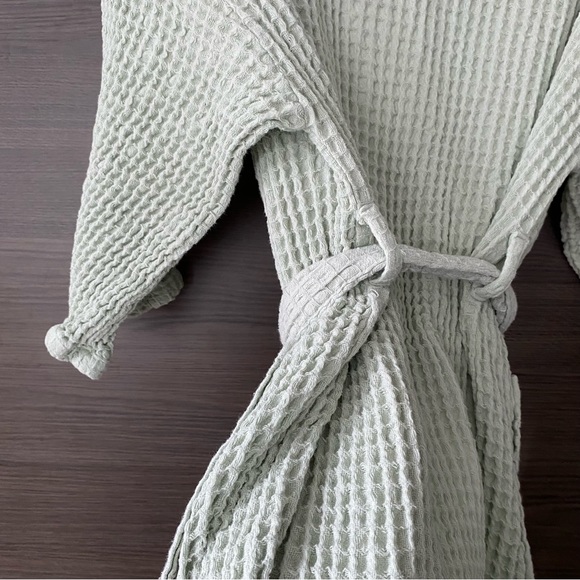 Ettitude Waffle Sage Robe - Picture 2 of 4
